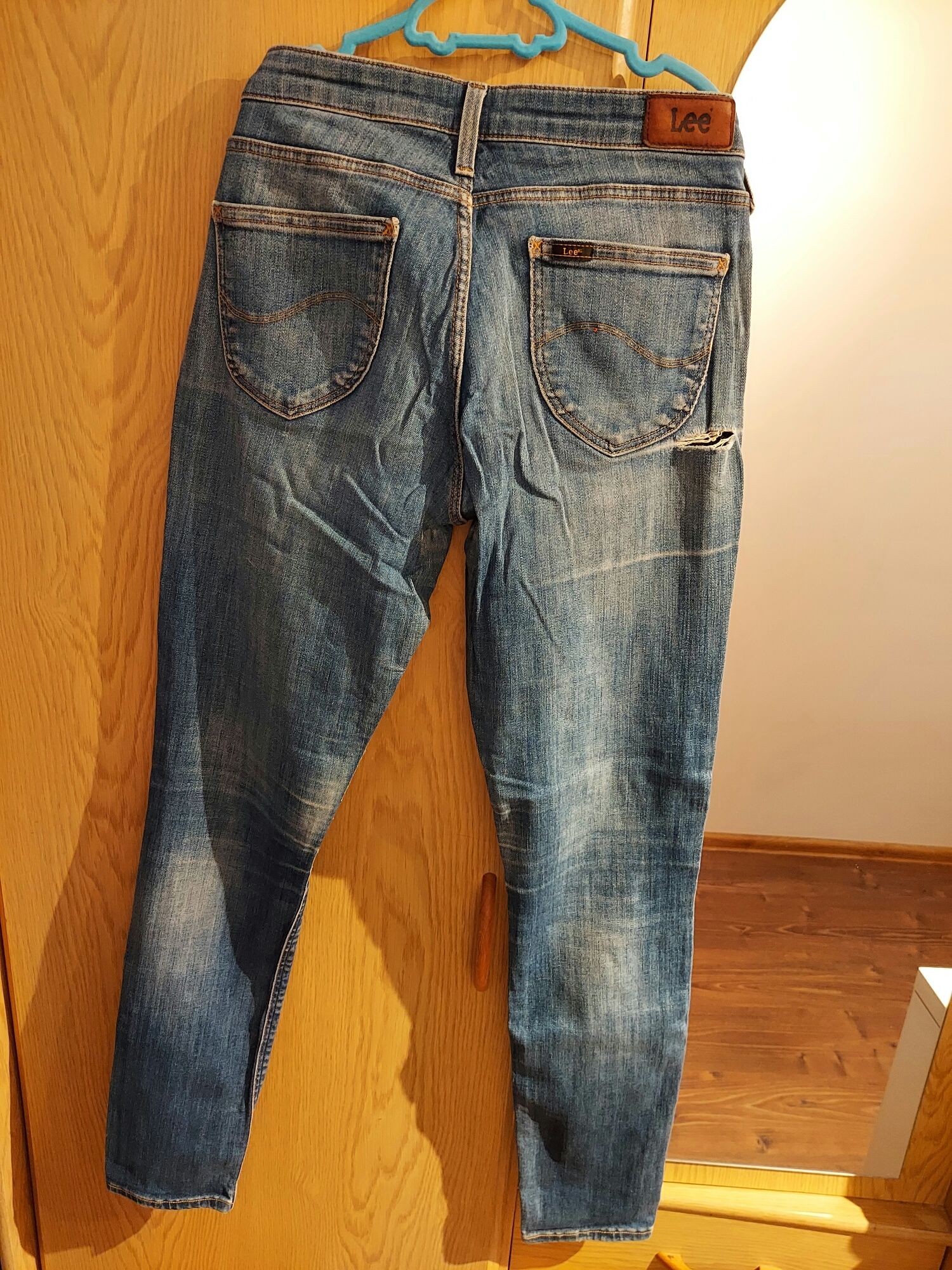 Spodnie markowe Lee jeansowe damskie idealne wiosenne letnie kreacje
