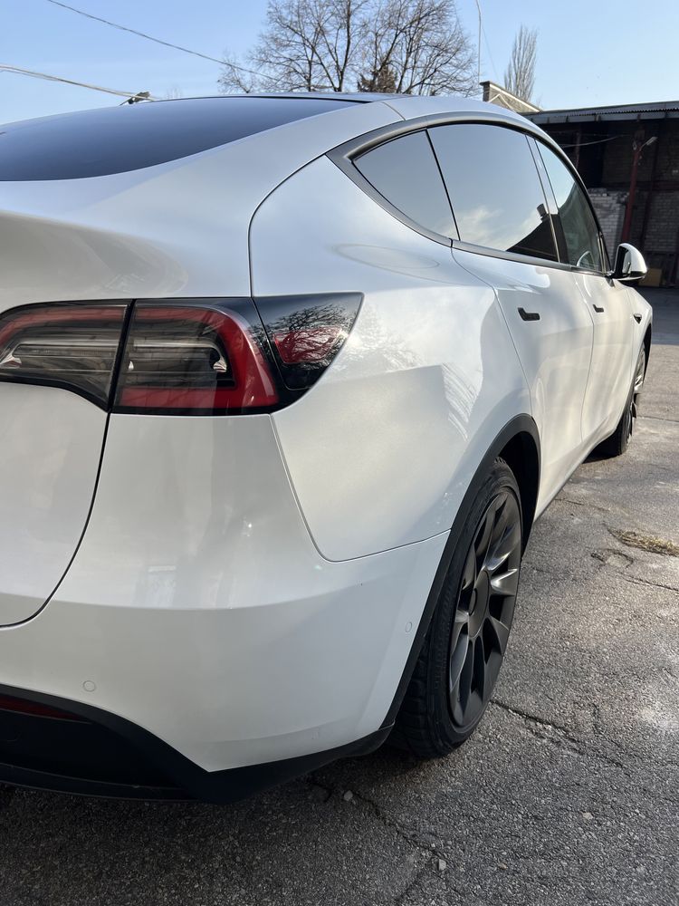 Tesla model Y 21рік