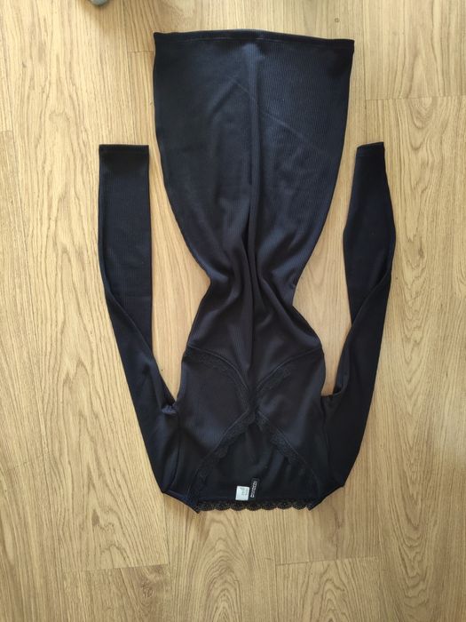 Czarna sukienka bodycon