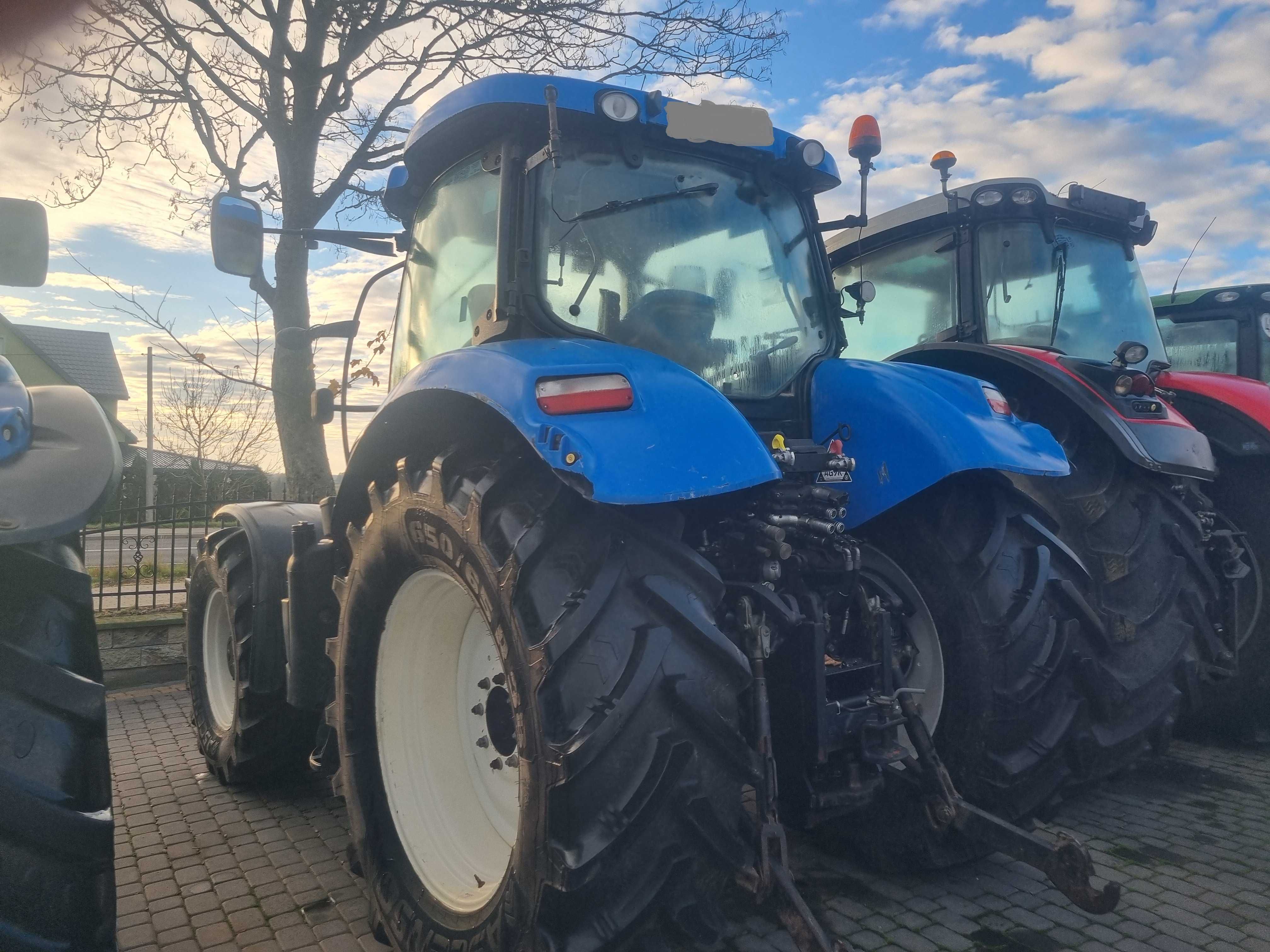 Ciągnik New Holland T7.200 z womem i tuzem