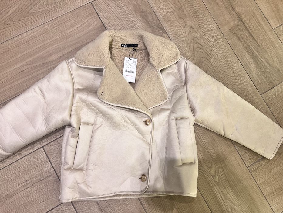 Дублянка Zara бежого кольору