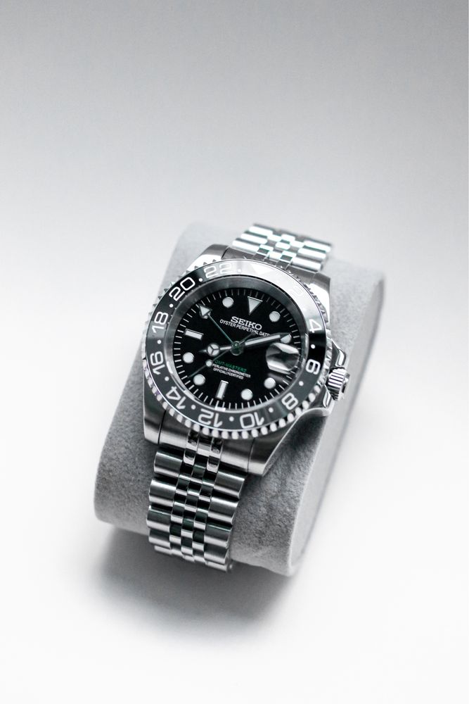 Zegarek Custom Seiko Mod GMT Bruce Wayne