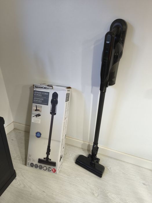 Aspirador vertical a bateria novo ler anúncio