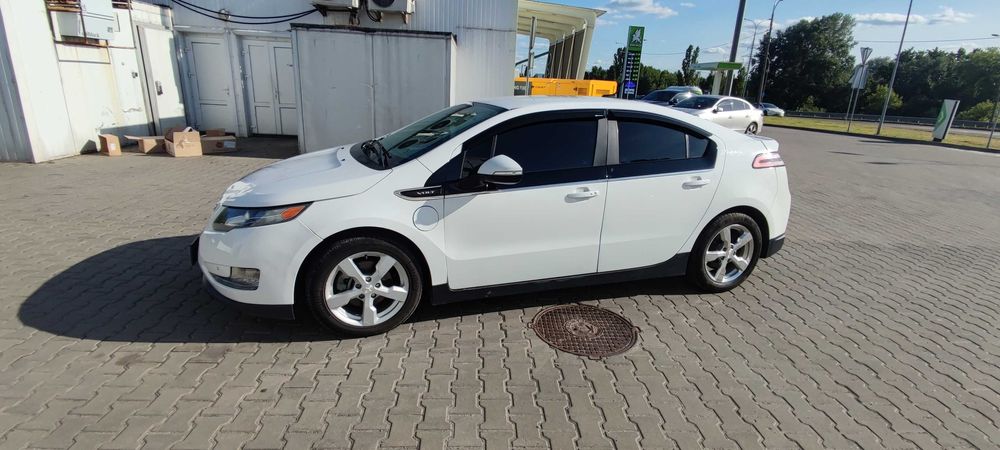 Продам Chevroet Volt 2013 года Плагин Гибрид отличное состояние.