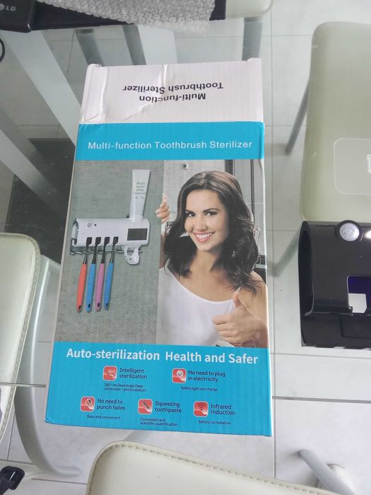 Suporte de parede novo embalado para pasta e escovas de dentes com luz