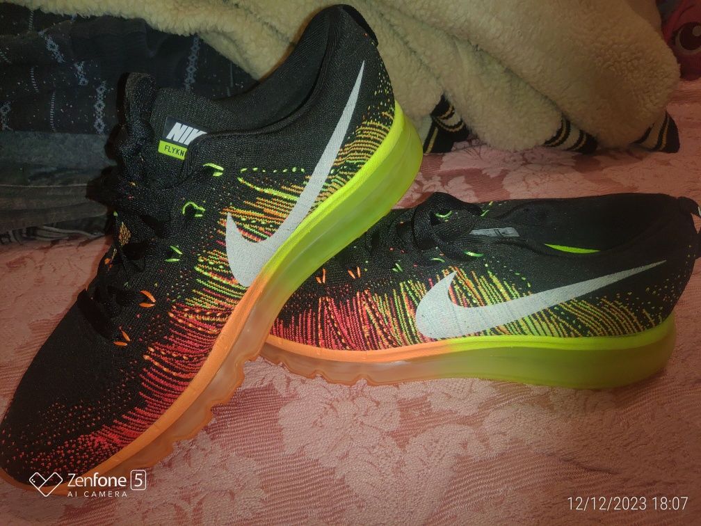 Vendo tênis Nike FlyKnit Max