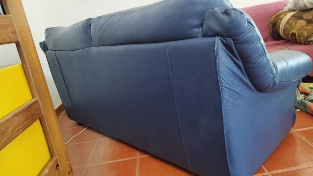 Sofá-cama em pele genuína - 3 lugares