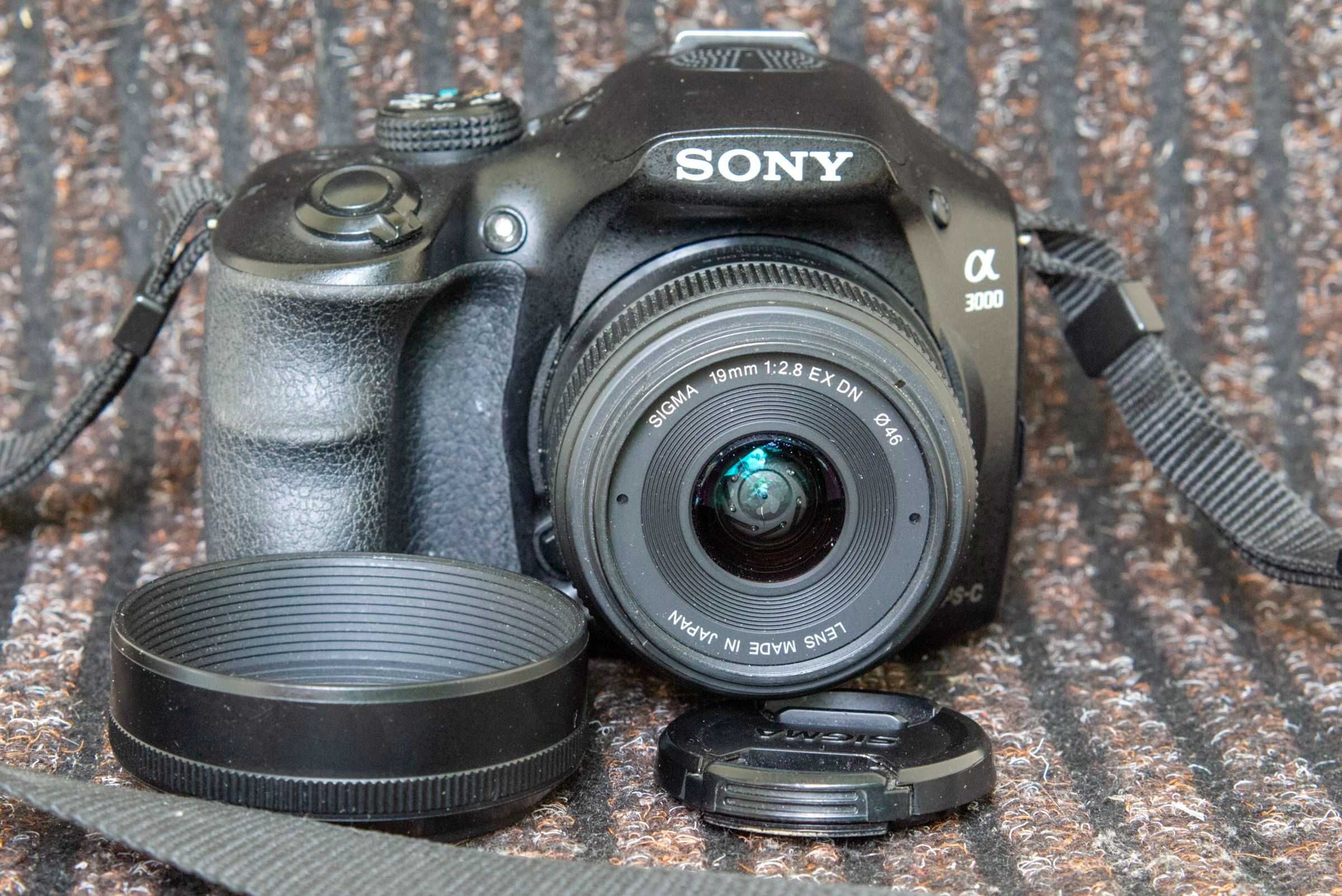 Sony A3000 z obiektywem Sigma 19/2,8