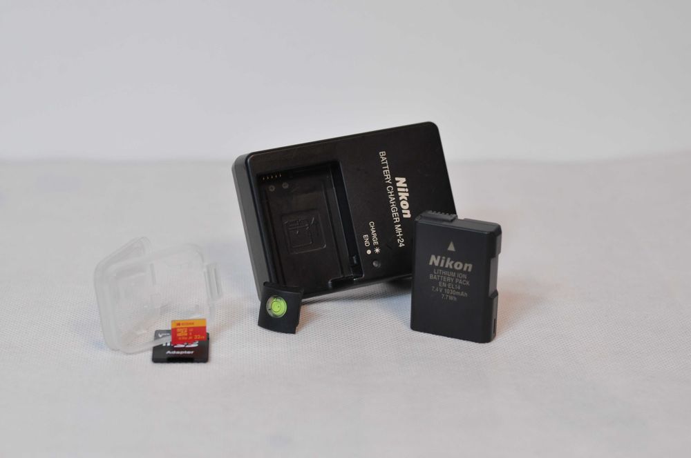 Lustrzanka Nikon dslr D3100 + 2 obiektywy nikkor 18-135 mm + 55-200 mm