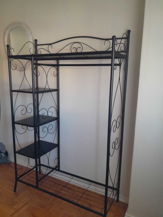Roupeiro de ferro estilo romântico
