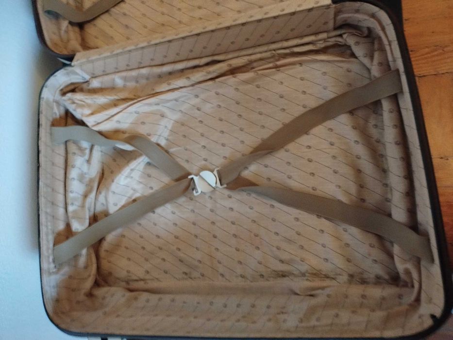 Mala de viagem muito antiga