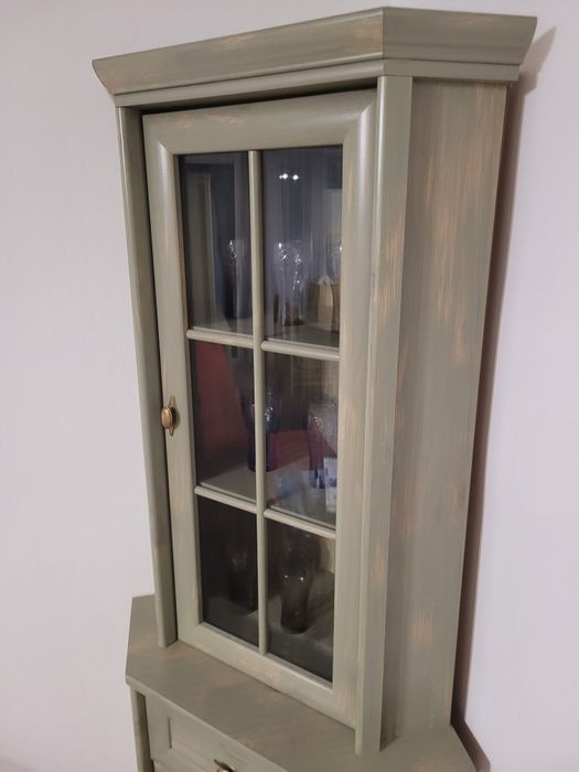 Szafka narożna z półkami