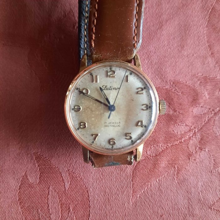 BAYARD, relógio parede,14 relógios de pulso avariados e 13 braceletes.