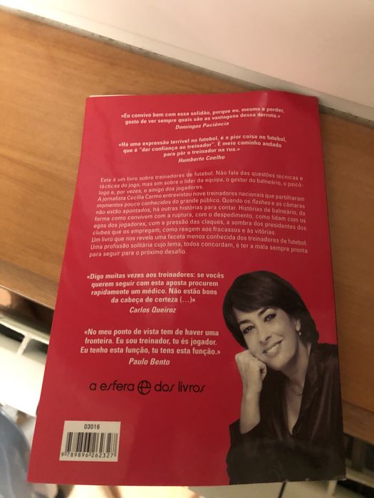 4 livros da área de sociologia (2 sociologia/politica/ 1 inves e 1 fut
