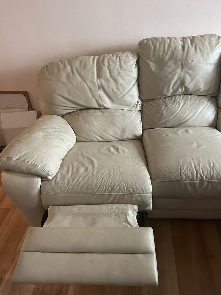 Sofa de pele bege