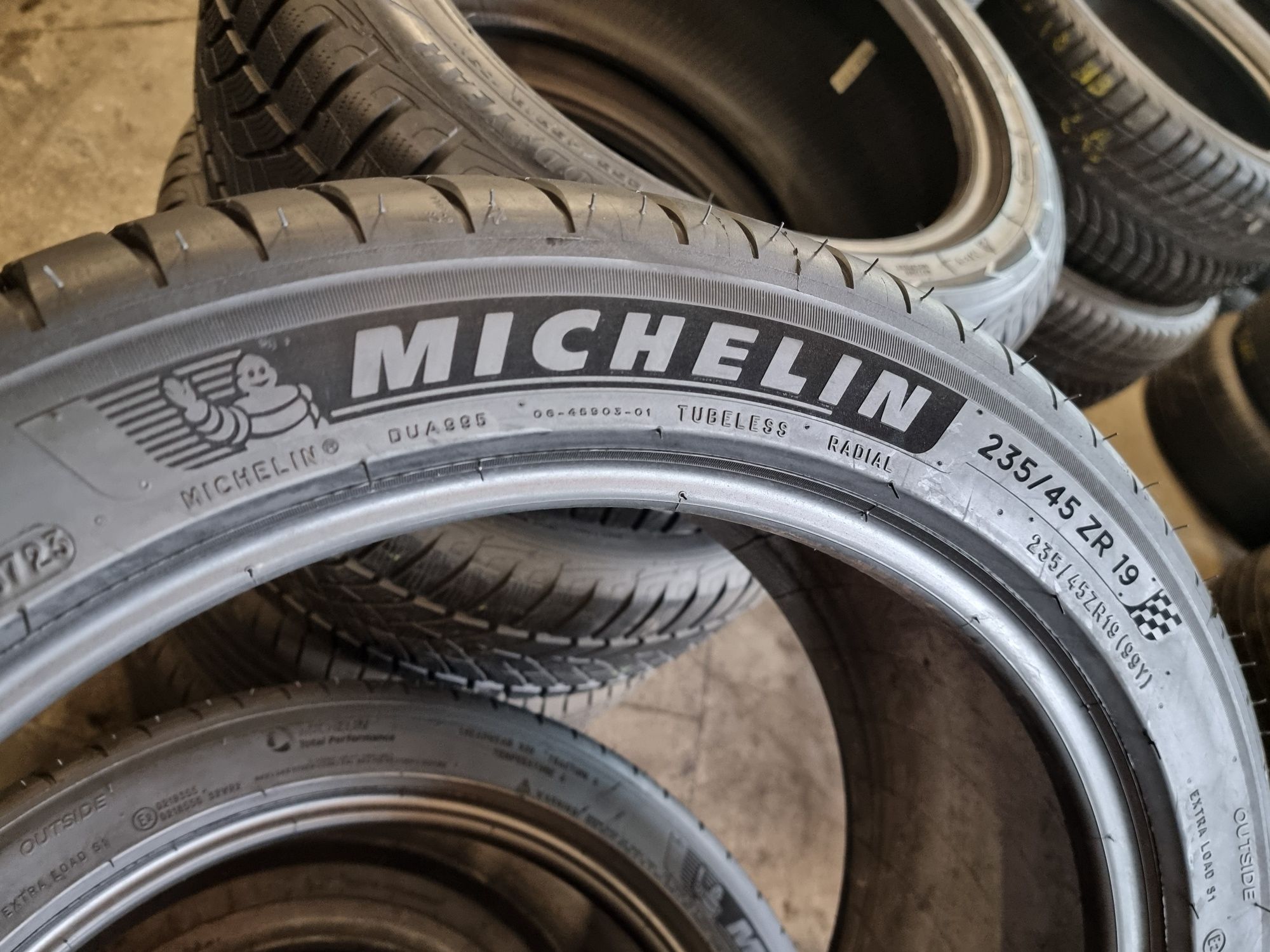 Шини літні 235х45хR19 Michelin Pilot Sport4 2 ШТ 99% Протектор 2023рік