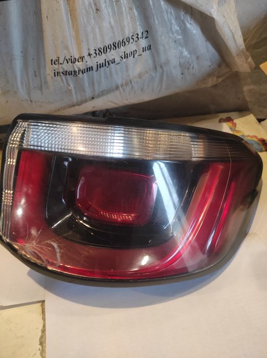 Задний правый фонарь наружный