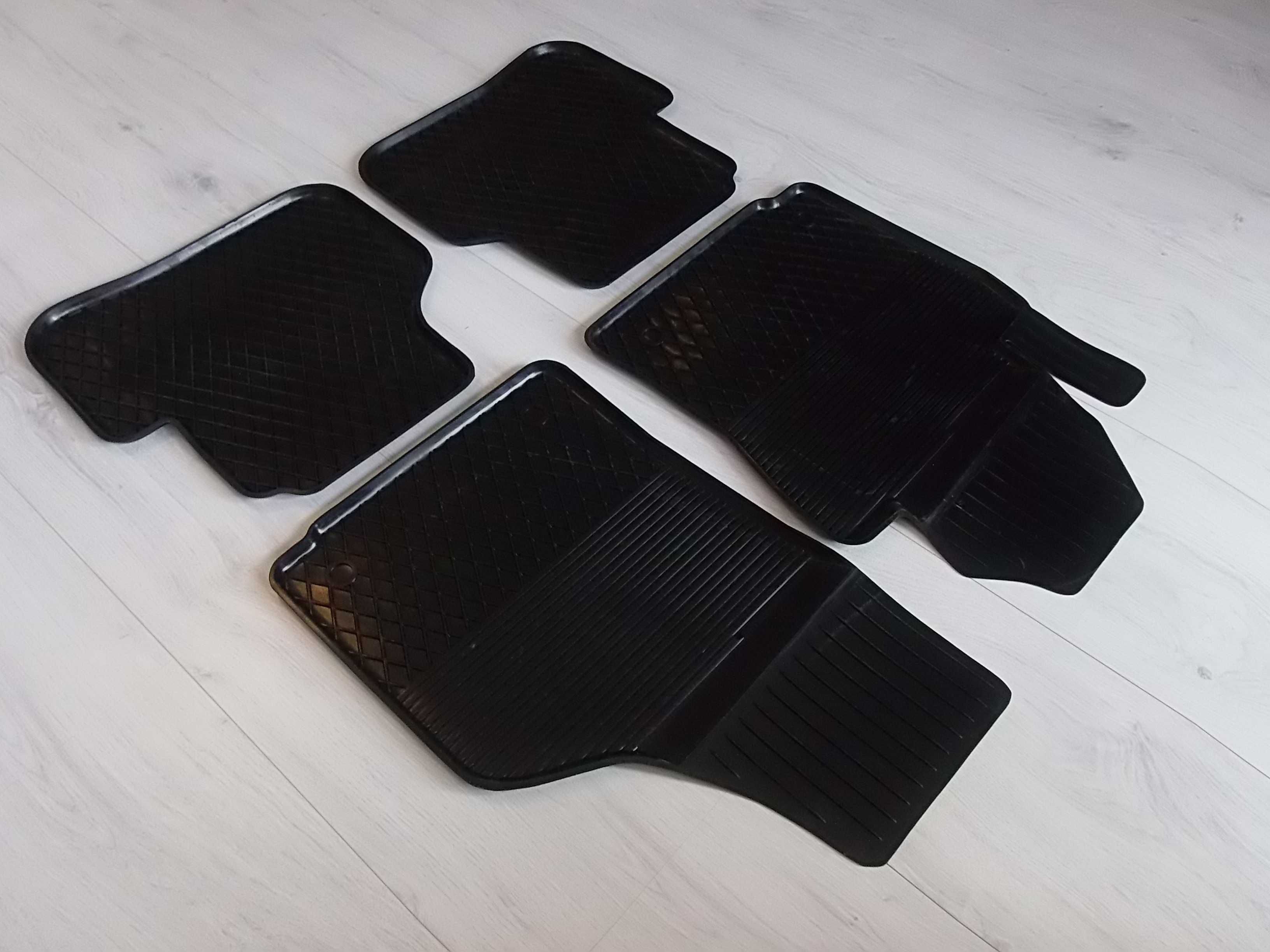 Dywaniki Gumowe Volkswagen Sharan Touareg Touran Caddy Lupo Fox Tiguan