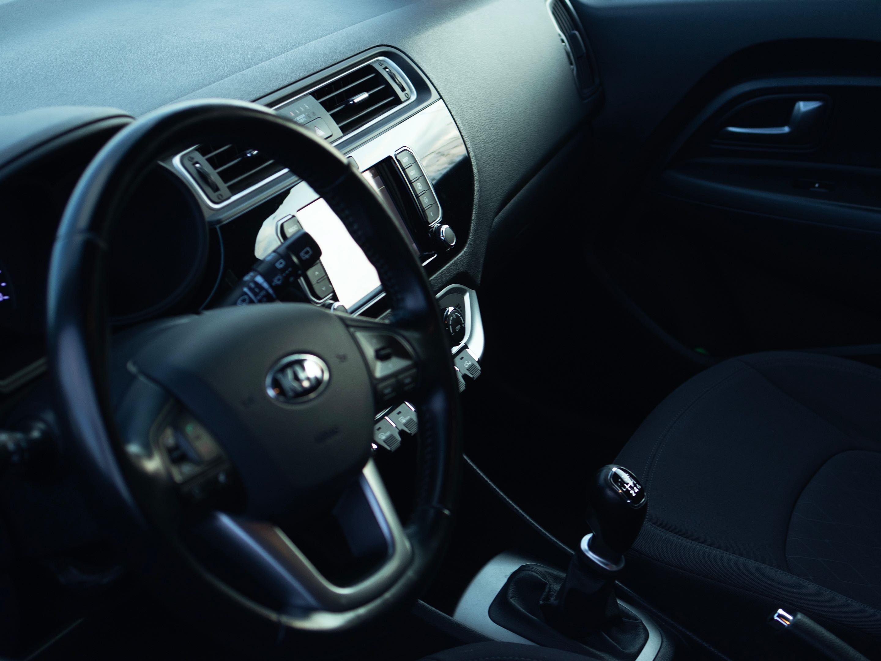 KIA RIO 2016 com 76475km