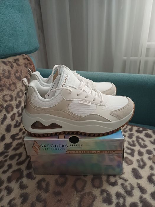 Женские кроссовки Skechers