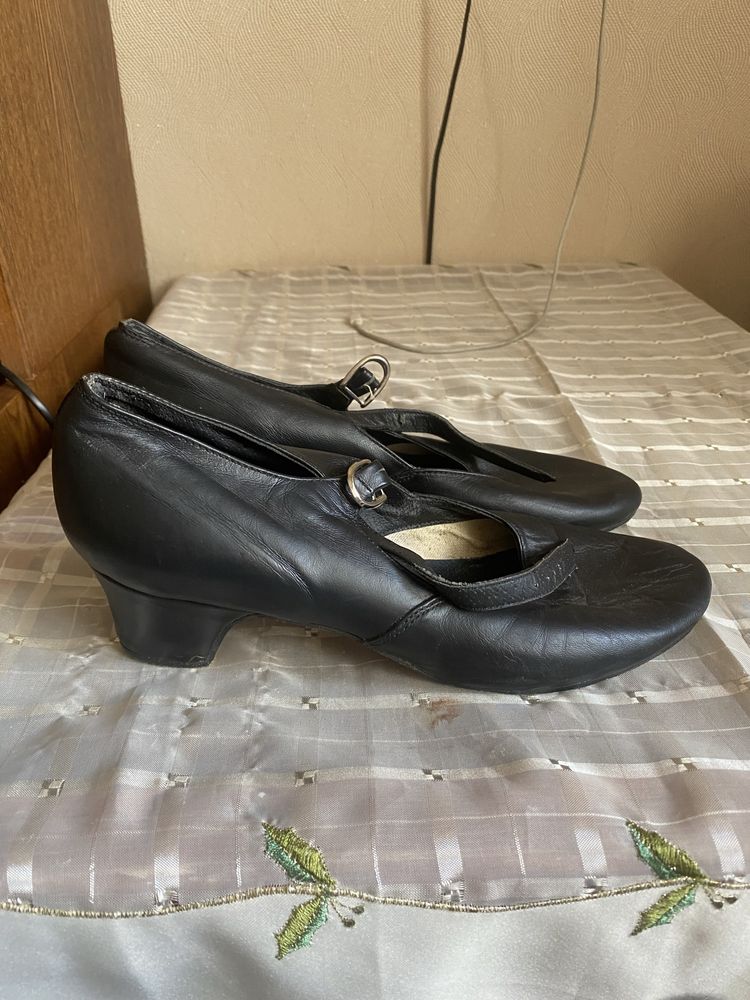 Танцювальні народні туфлі