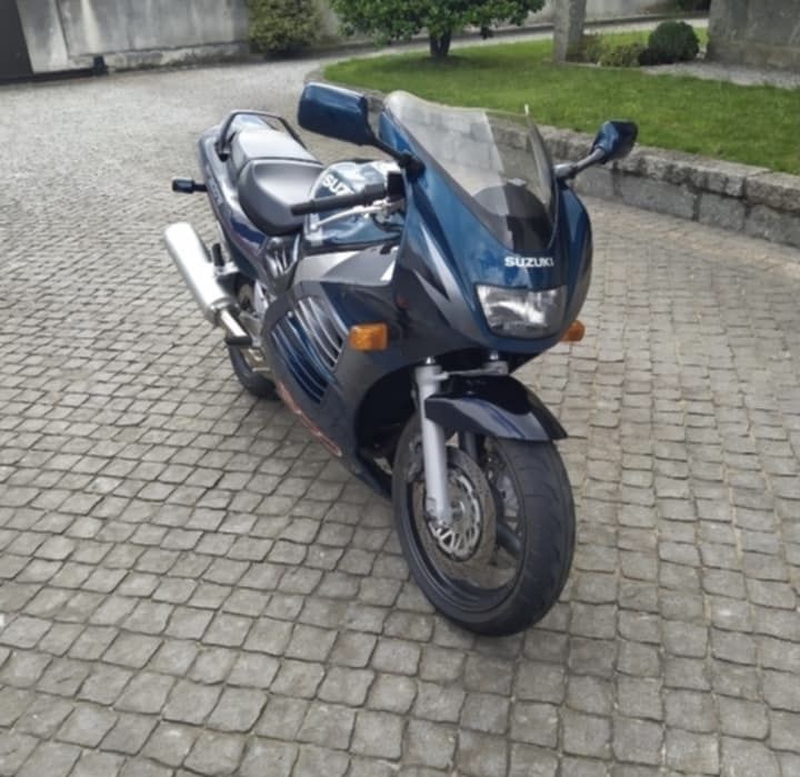 Moto Suzuki RF900 R