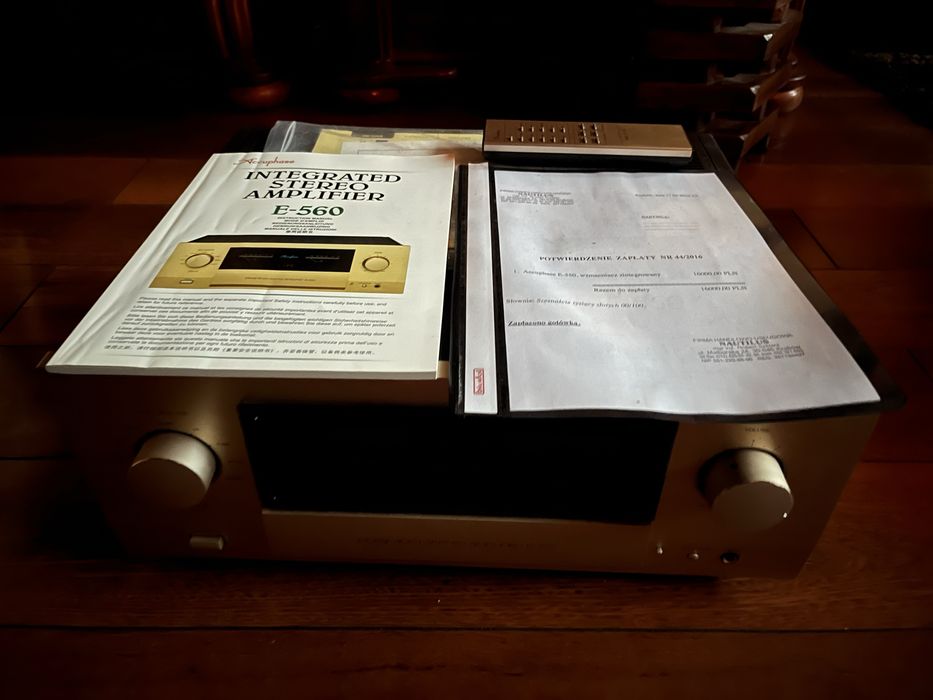 Wzmacniacz Accuphase E550
