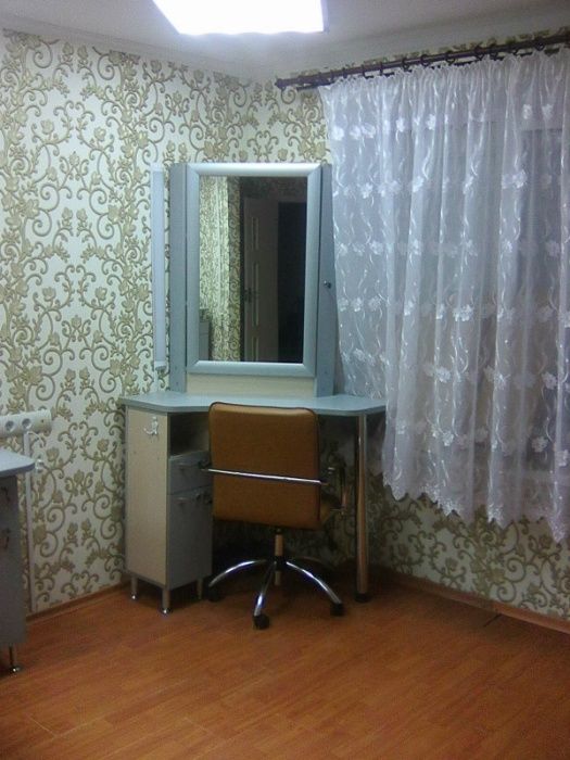 Стіл перукарський та шафа