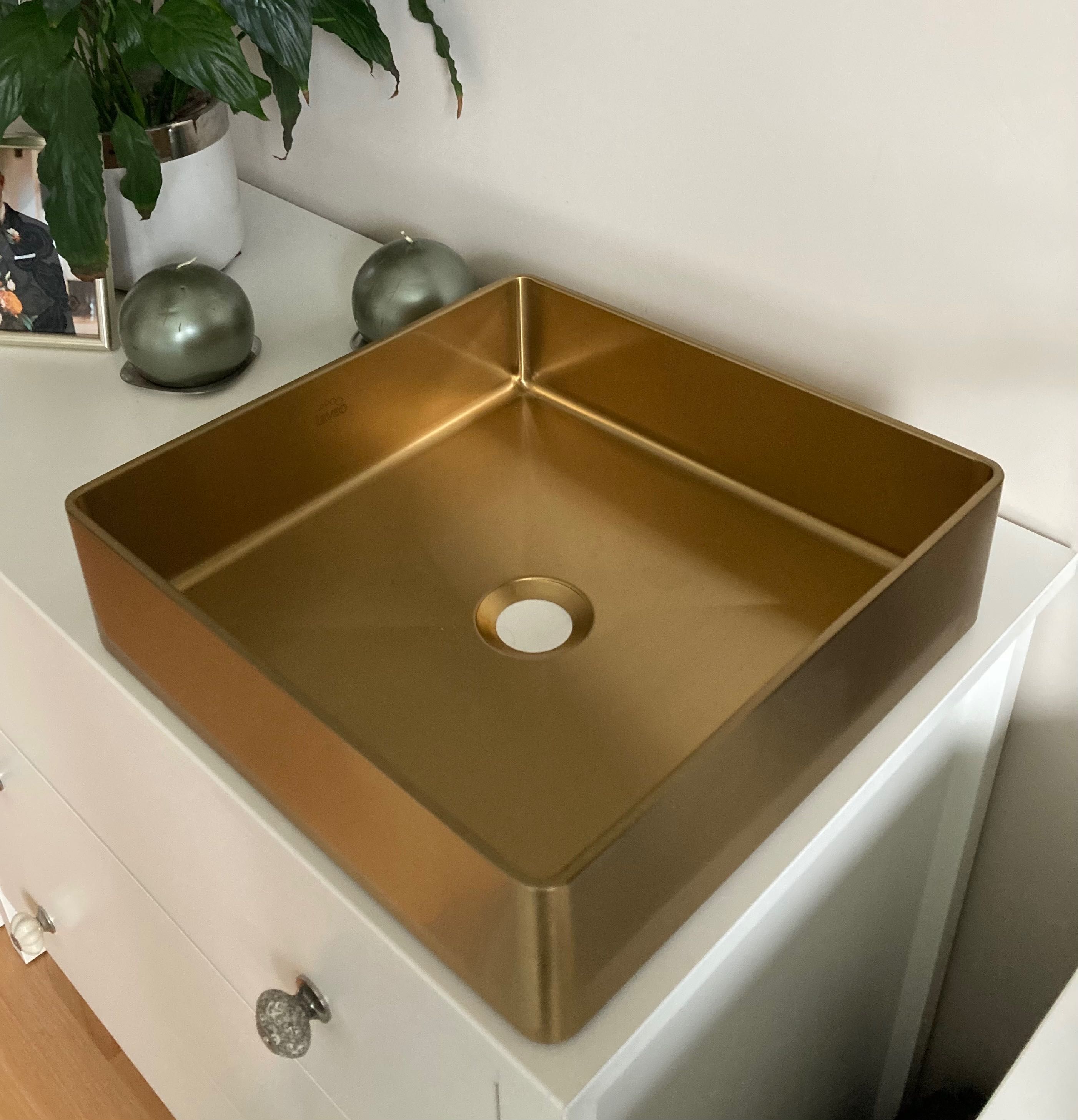 Stalowa umywalka złota Laveo Pola 36 cm