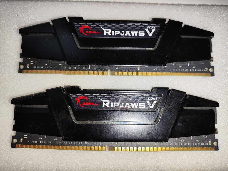 Пам'ять DDR4 32GB(2x16GB) 3200MHz G.Skill RipjawsV (F4-3200C16D-32GVK)