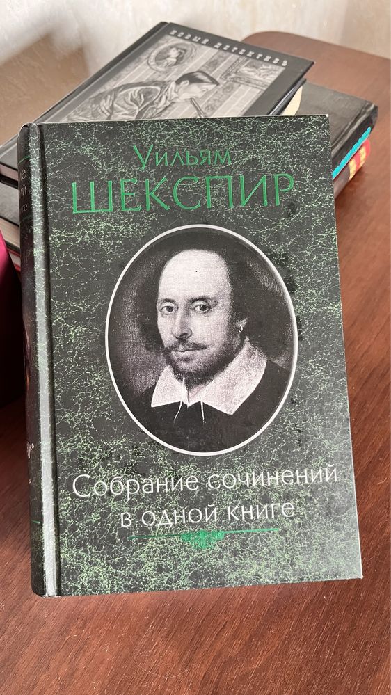 Цікаві книги + Відеокасети у подарунок