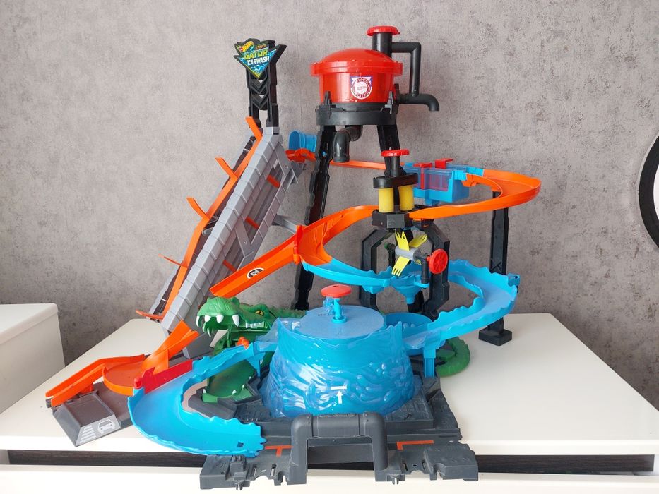 Hot wheels автомойка (водонапорная башня). Оригинал.