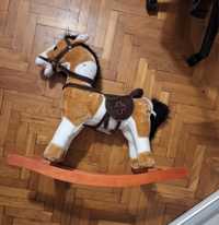 Koń na biegunach dla dzieci interaktywny