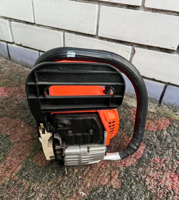 Бензопила в хорошому стані