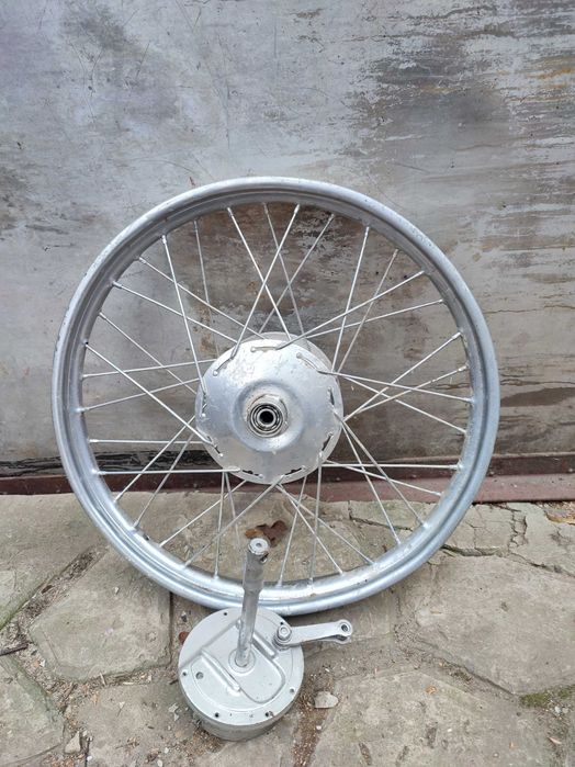 Колесо на мотоцикл, мопед