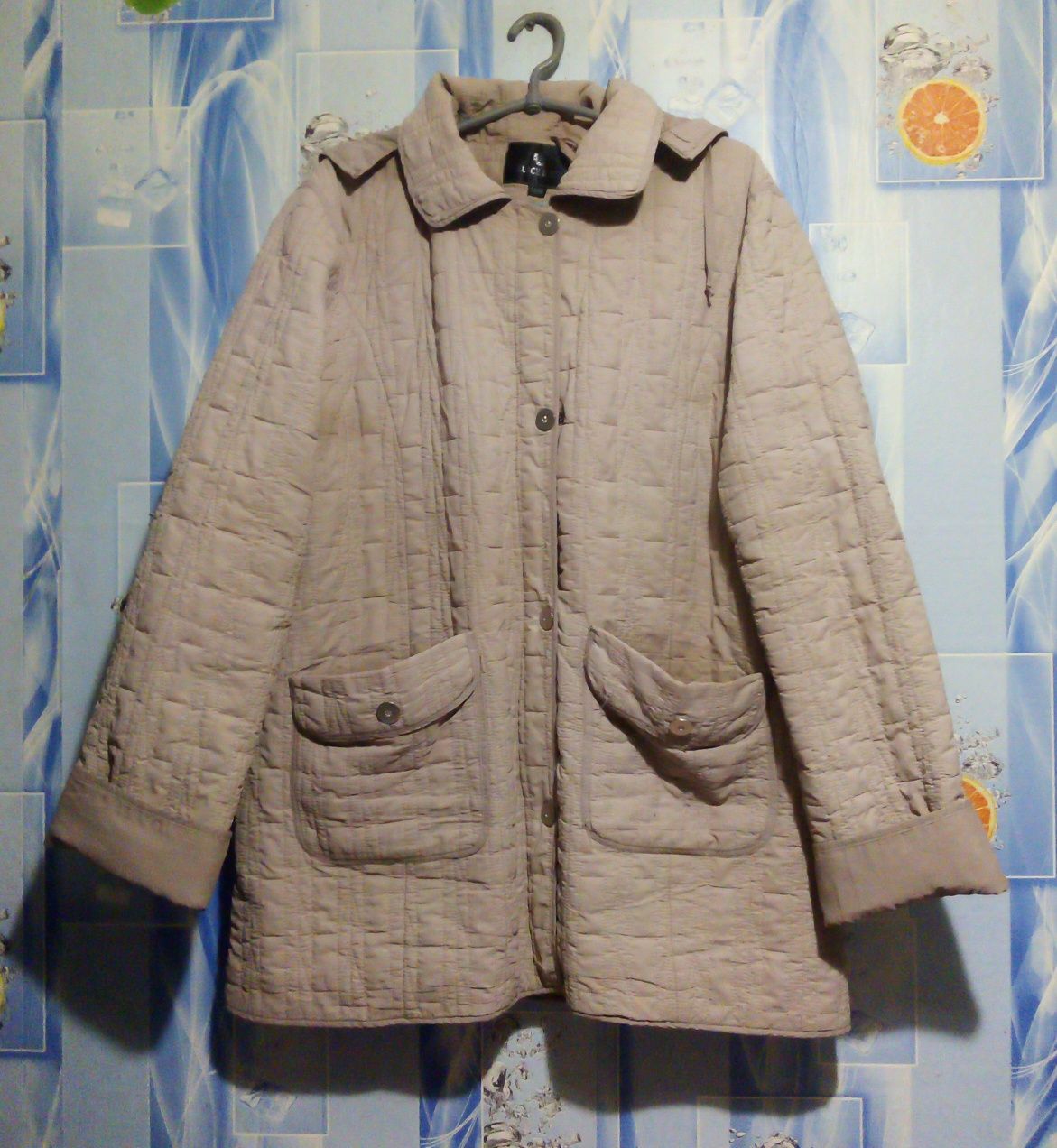 Продам женские куртки и пальто-44,50,54,56 размеров