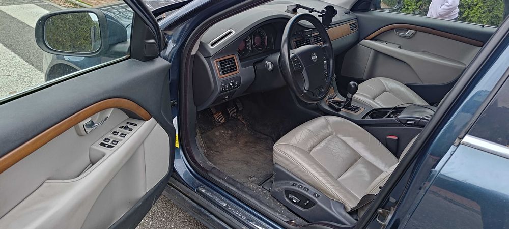 Volvo v70 III 2.4 d5 185km, AWD Manual