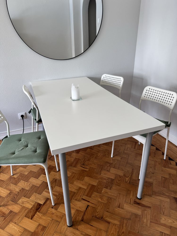Conjunto mesa + 4 cadeiras IKEA