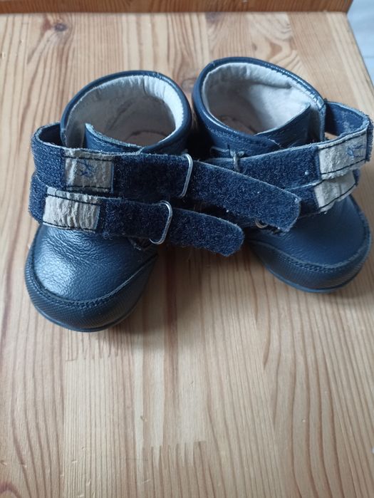 Botas em pele tamanho 18 em azul escuro