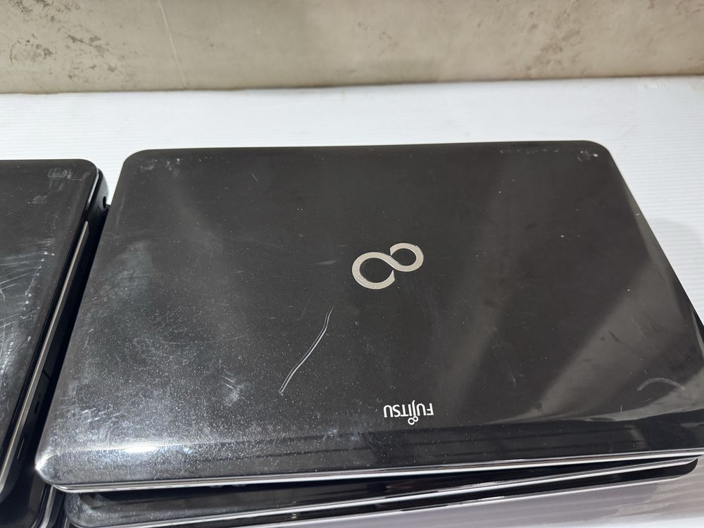 Продам 9 ноутбуків