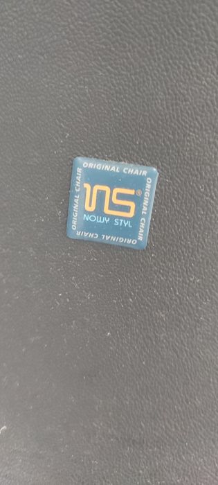 Fotel obrotowy Nowy Styl, czerwony