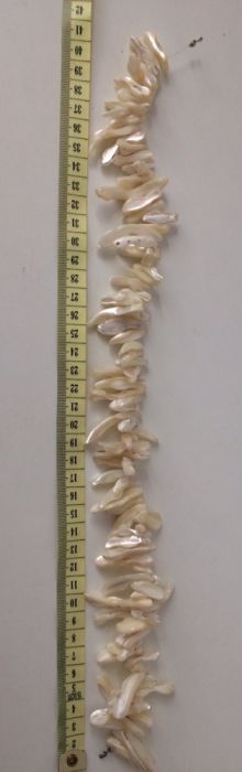 Piękna kolia z naturalnych muszli w kolorze perłowym długość Ok 42 cm
