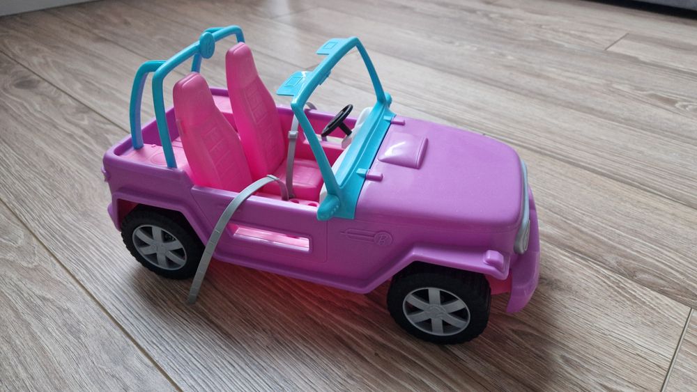 Samochód Jeep Barbie jak nowy