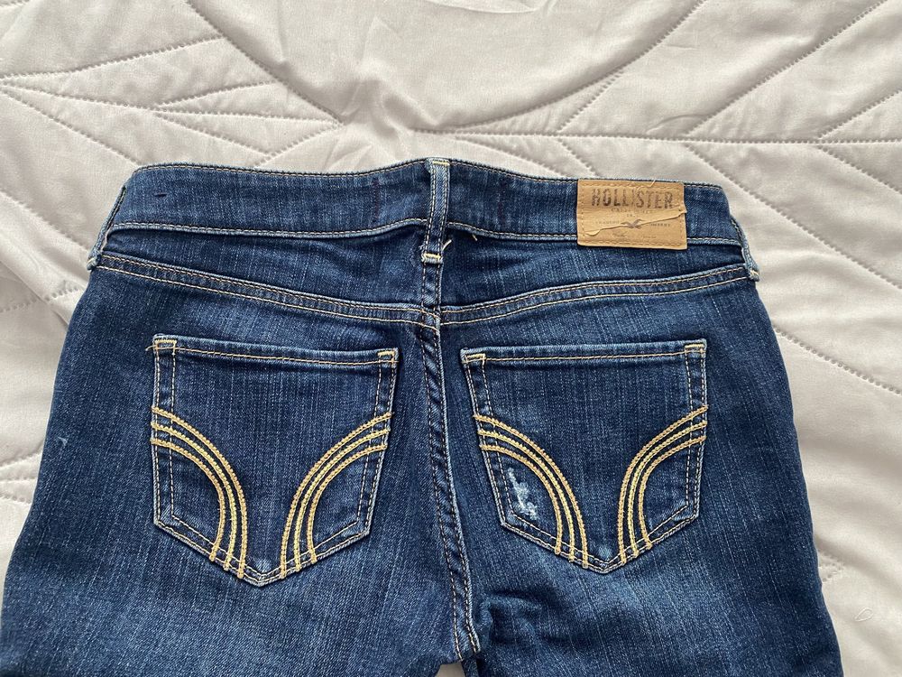 Spodnie jeansy rurki Hollister przetarcia dziury 25 26 xs s