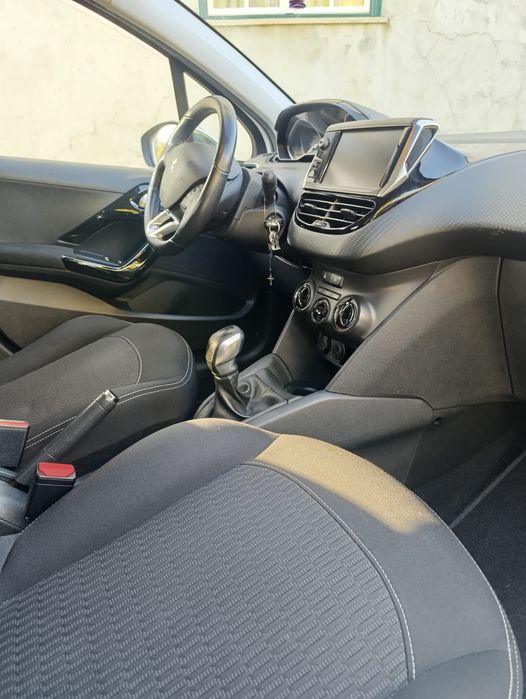 Peugeot 208 em ótimo estado