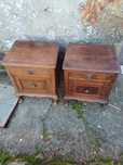 Conjunto de duas mesinhas de cabeceira para restauro