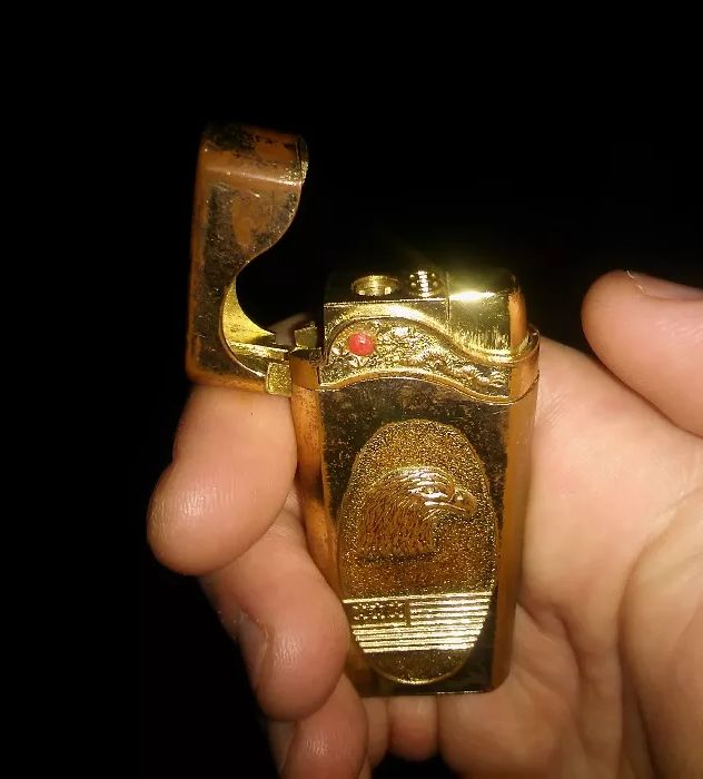 Продам зажигалку "Fine Work. Lighter".