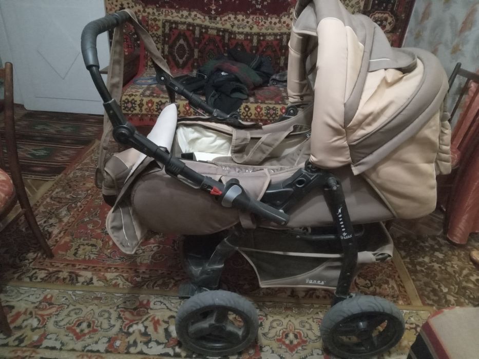 Дитяча коляска та ліжечко