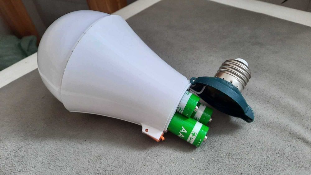 LED лампа 25W на акумуляторах. Аварійна лампа