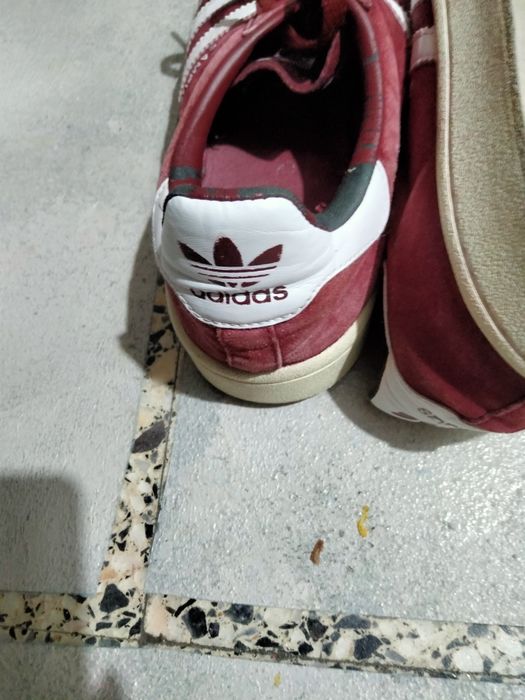 Três paras de sapatos número 42